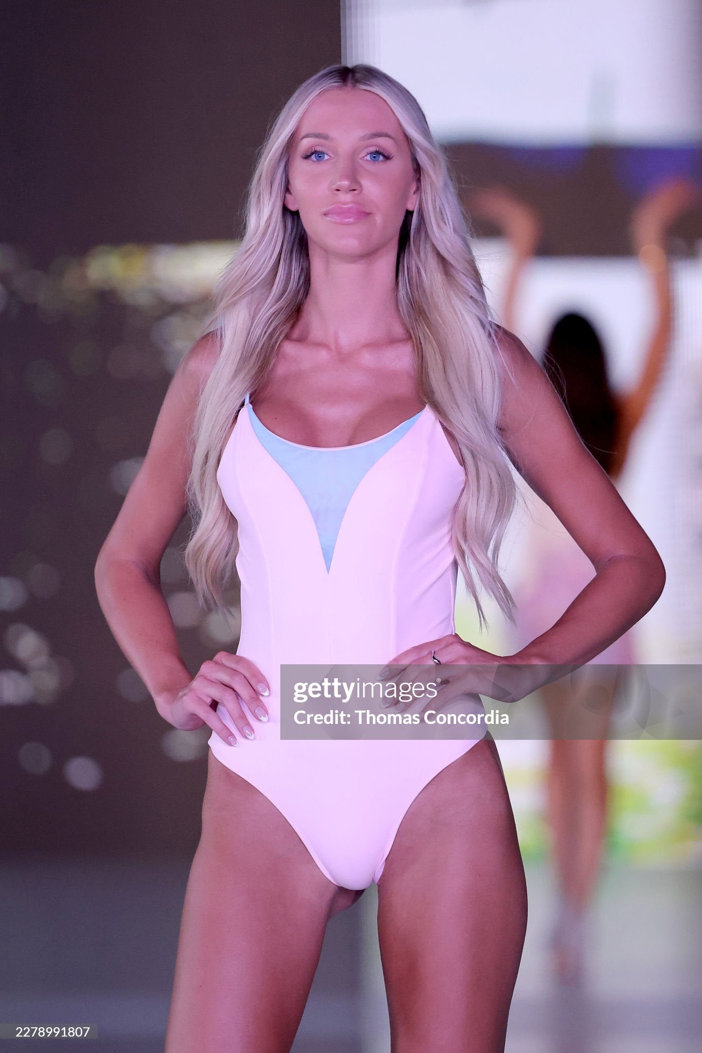 Pink tides one piece